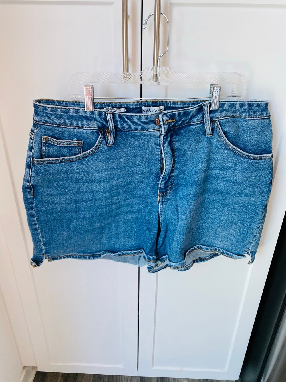 AVA & VIV Women's Blue Denim Cut-Off Shorts Size 18